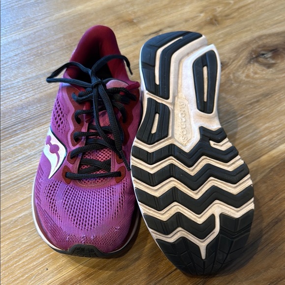 Saucony Athletic Running Shoes - Picture 5 of 7